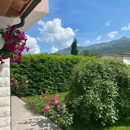 Radosevic Near Split, Heated Pool Villa *