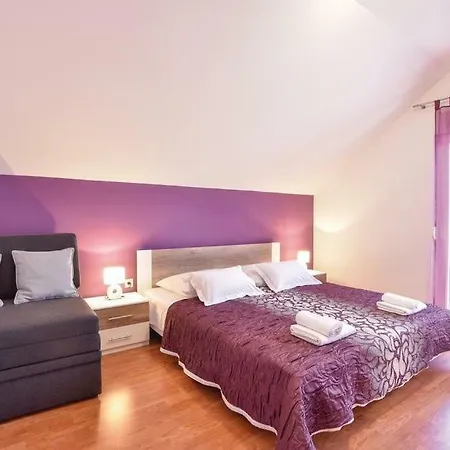 Radosevic Near Split, Heated Pool Villa *