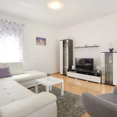 Villa Radosevic Near Split, Heated Pool Dugopolje